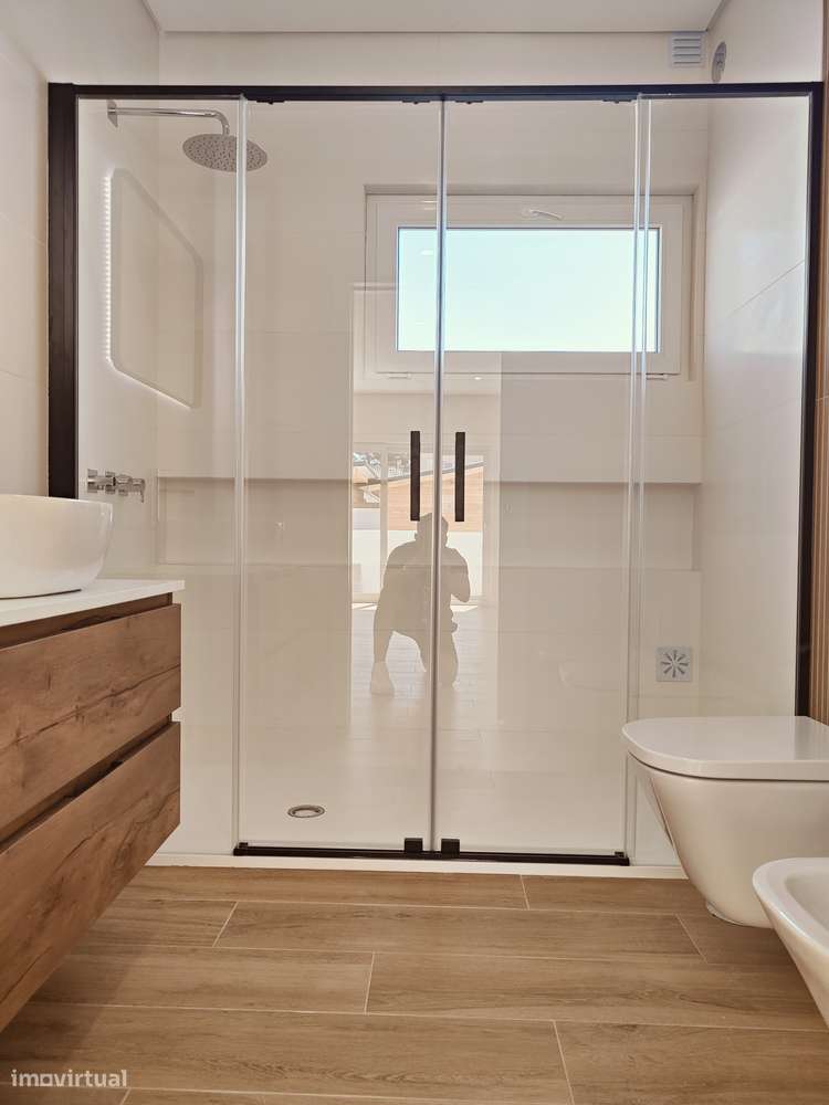 Oferta de 1% do valor de aquisição - Moradia T4 com 1 Suíte-31