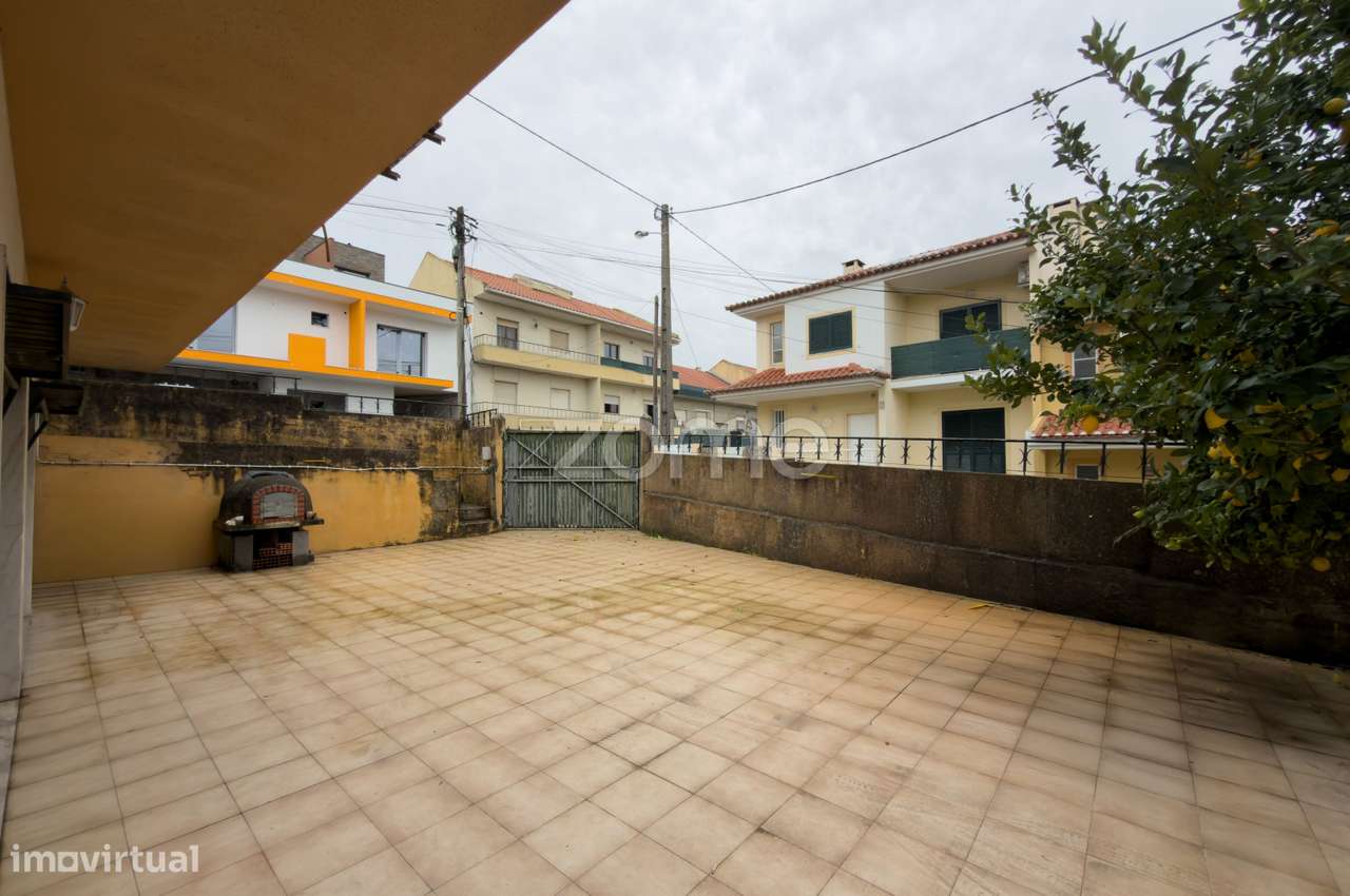 Moradia T4 c/ garagem e 435m2 de terreno - Famões-23