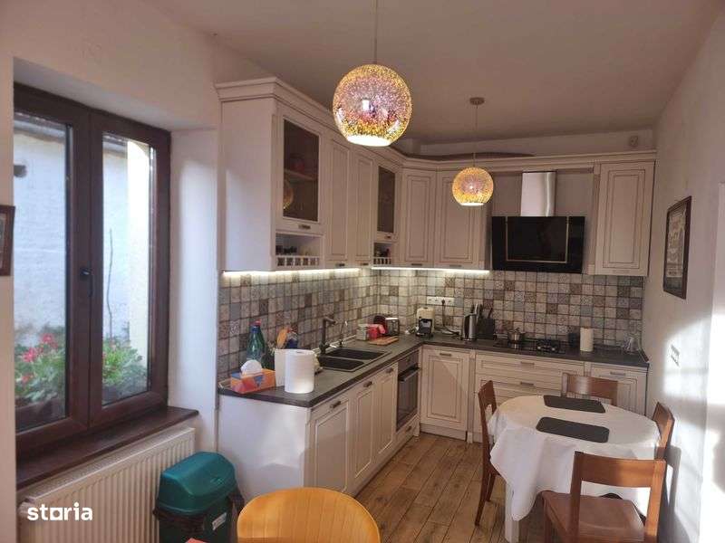 Inchiriez Apartament KING 220 mp (in vila -utilat  ) max 15 persoane - Imagine principală: 4/8