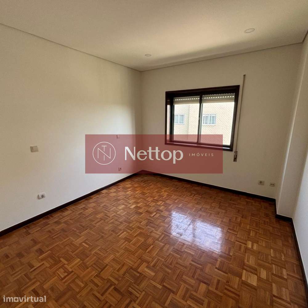 Apartamento T2 Totalmente Renovado no Centro de Vila do Conde-5