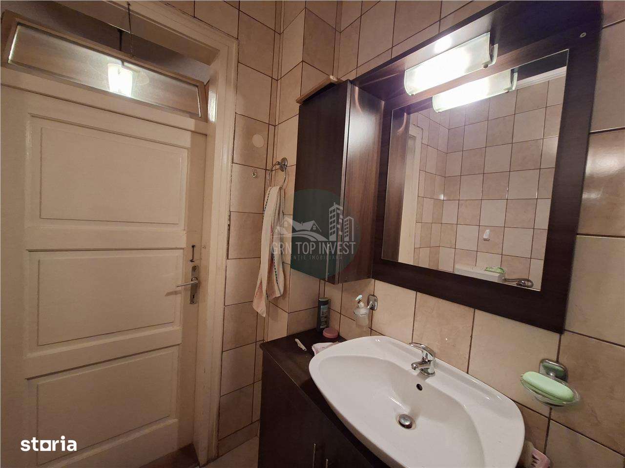 Casa 4 camere pivnita curte individuala Zona Lazaret-12