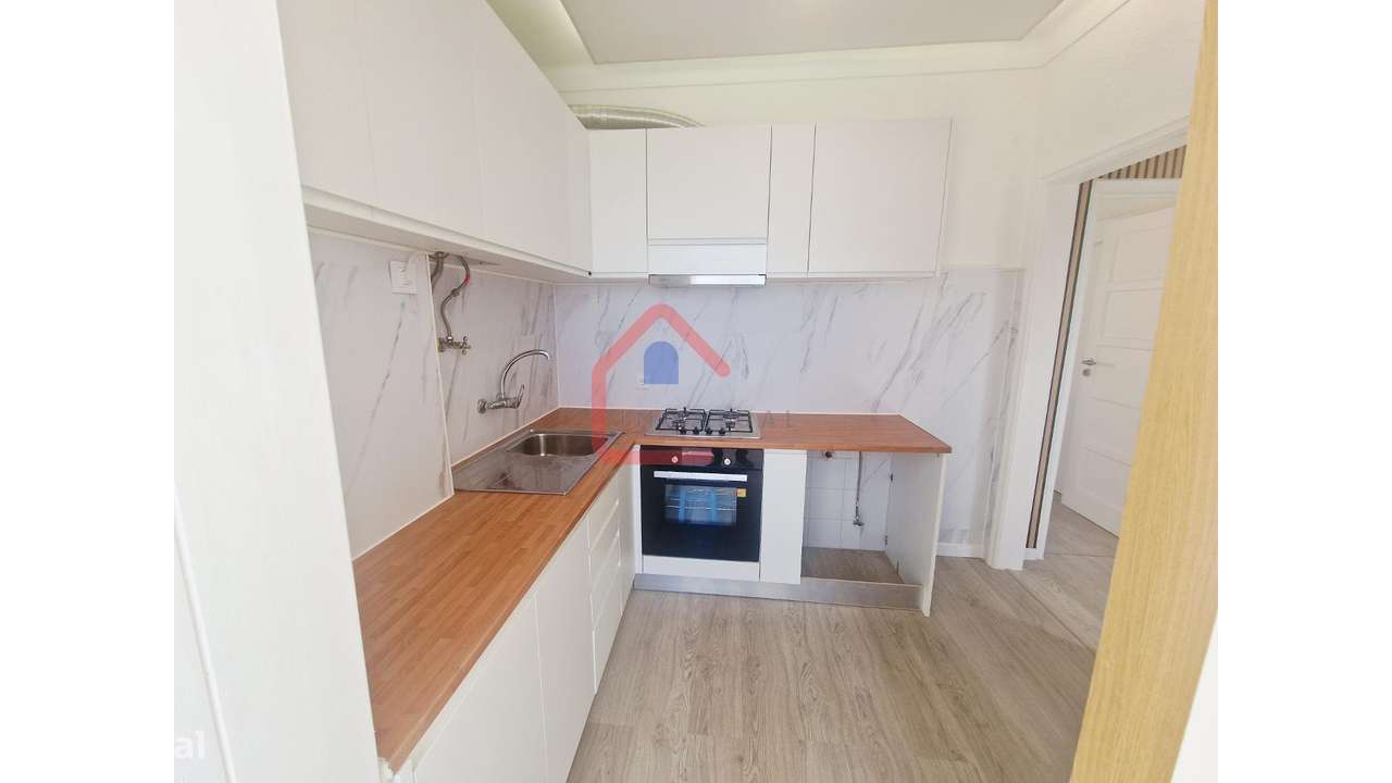 Apartamento T2 na Graça em Lisboa-16