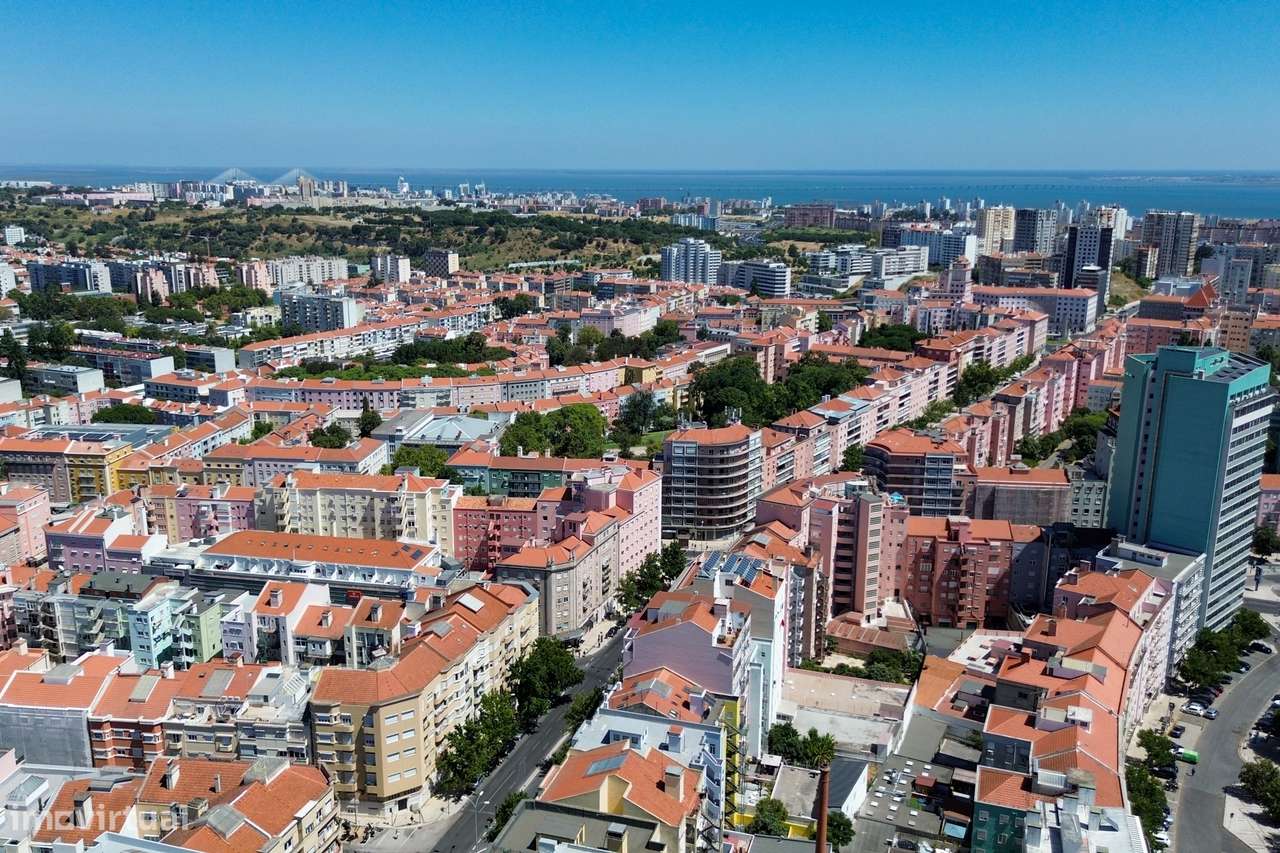 T3 Av. João XXI | 200m2 | 2 Elevadores | 2 Parqueamentos | Arrecadação-38