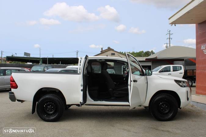 Toyota Hilux 2.4 D-4D 2WD CD CM - 23