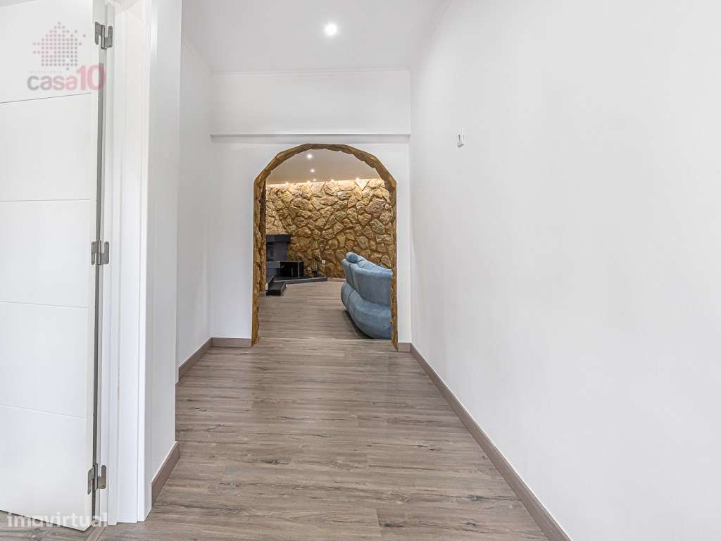 Moradia T5 renovada em Algueirão-Mem Martins, com piscina e jardim-14
