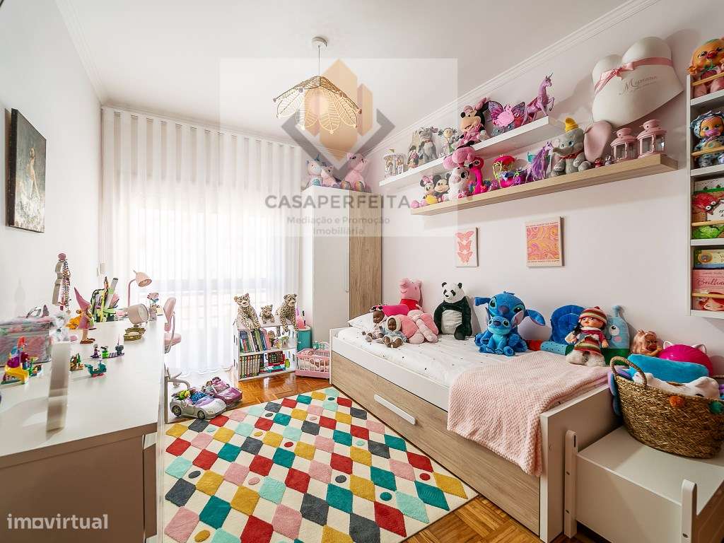 Deslumbrante T2 de 2 Frentes com Varandas e Box - Canelas-21