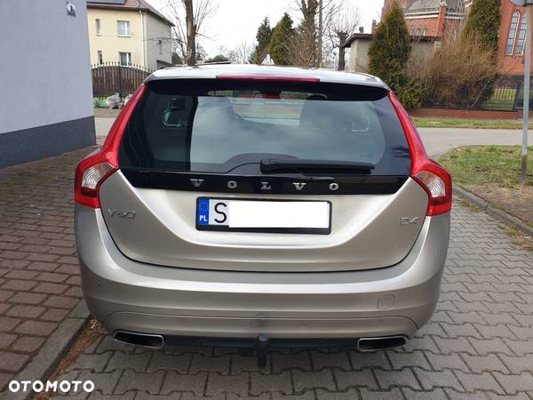 Volvo V60 D4 Summum - 16