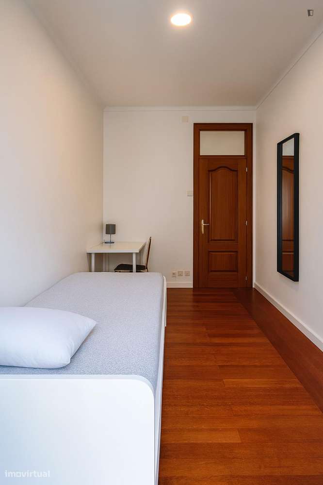 Quarto - localizado em Anjos Lisbon - Grande imagem: 2/9