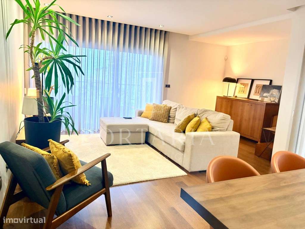 Apartamento T4 com terraço e garagem fechada em Aveiro-0