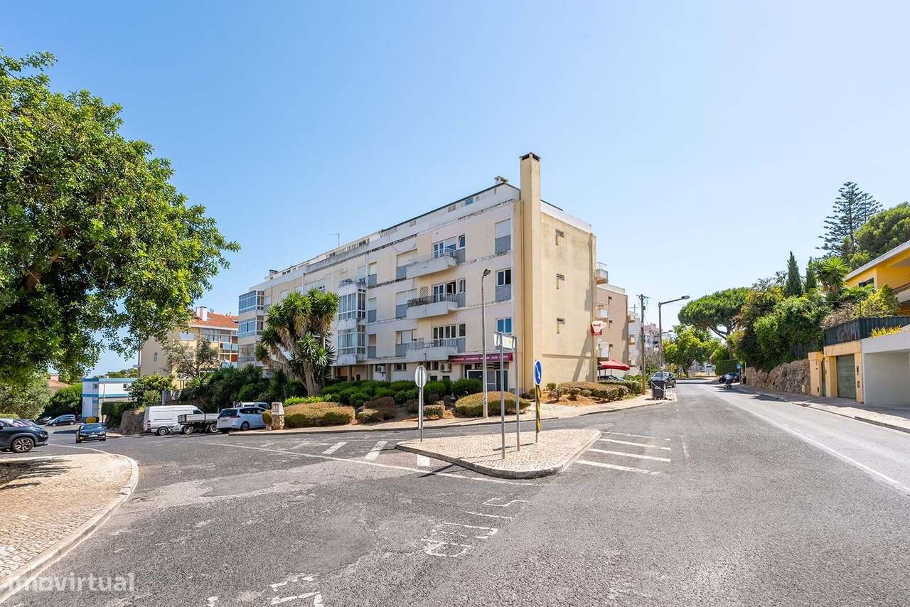 T3 Remodelado com 2 Varandas em Cascais | Pronto a Habitar-21