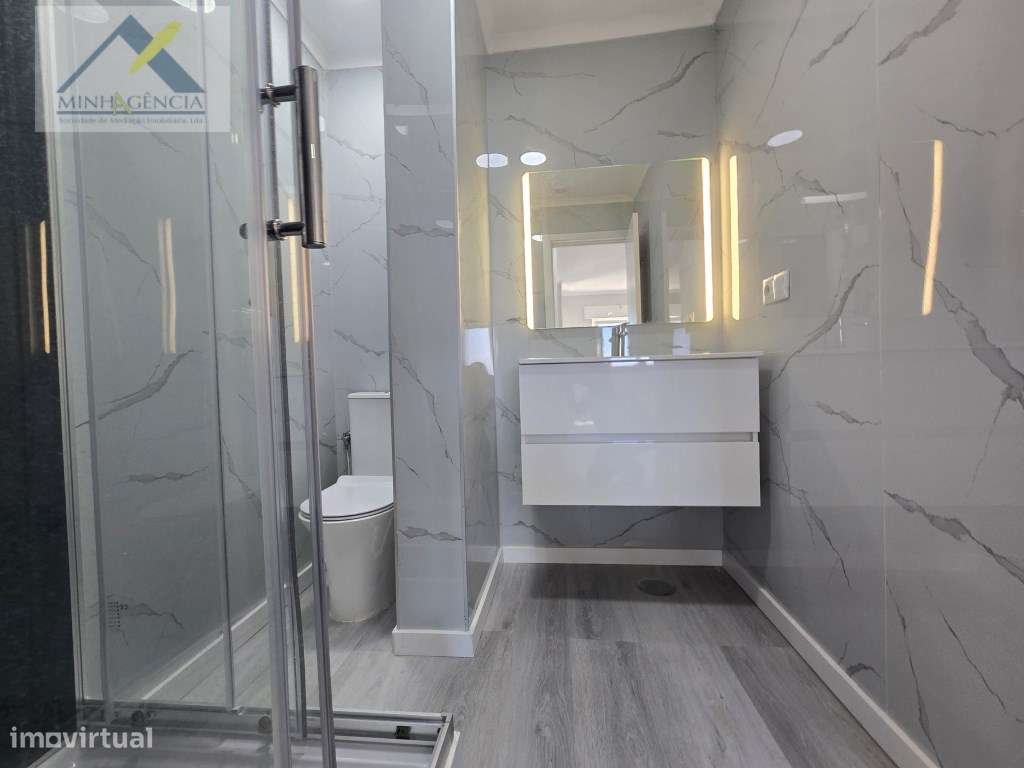 Apartamento T2 remodelado com arrecadação em Setúbal-13