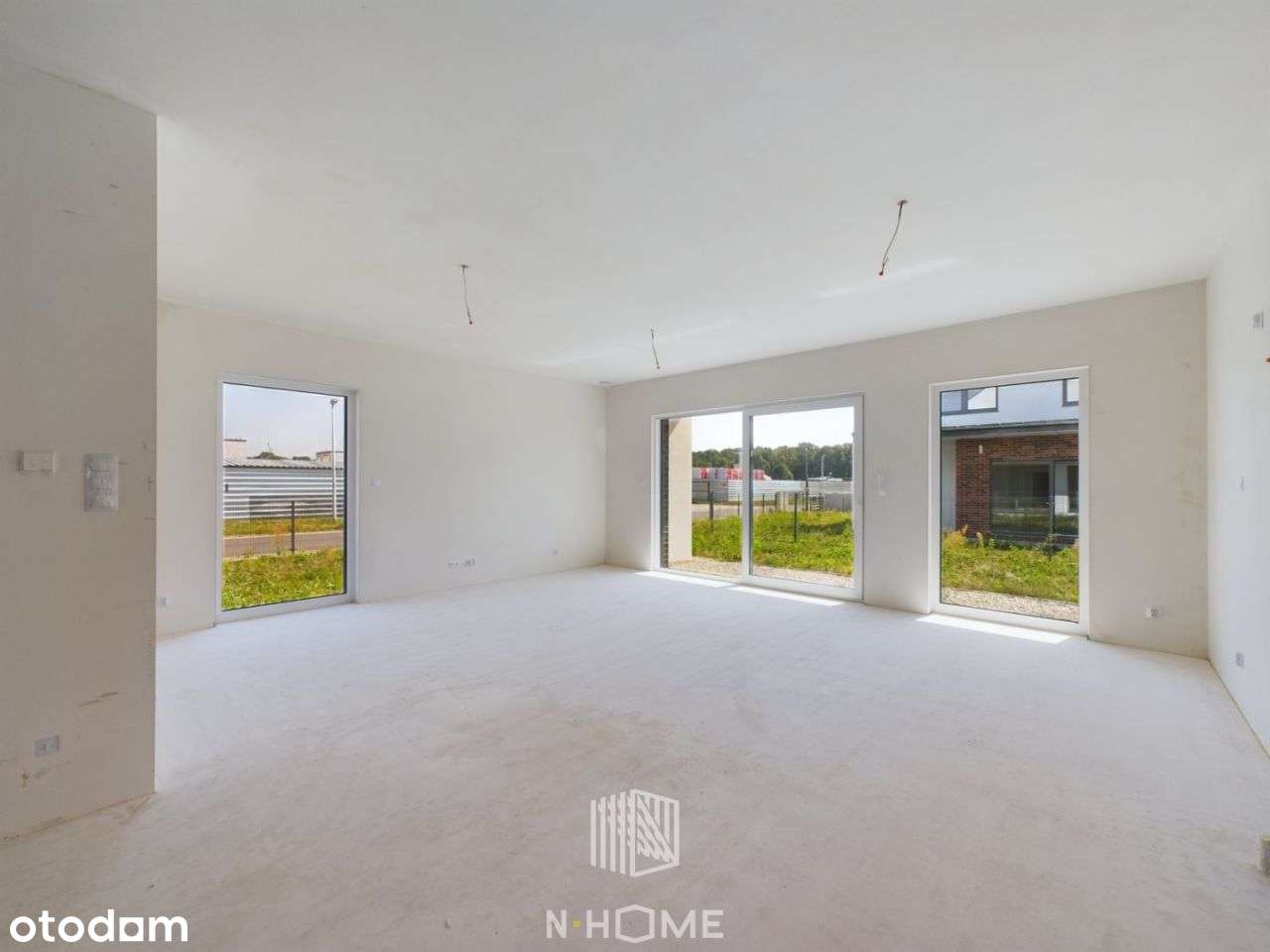 Nowoczesna Zabudowa Z Funkcjonalnym Układem-3