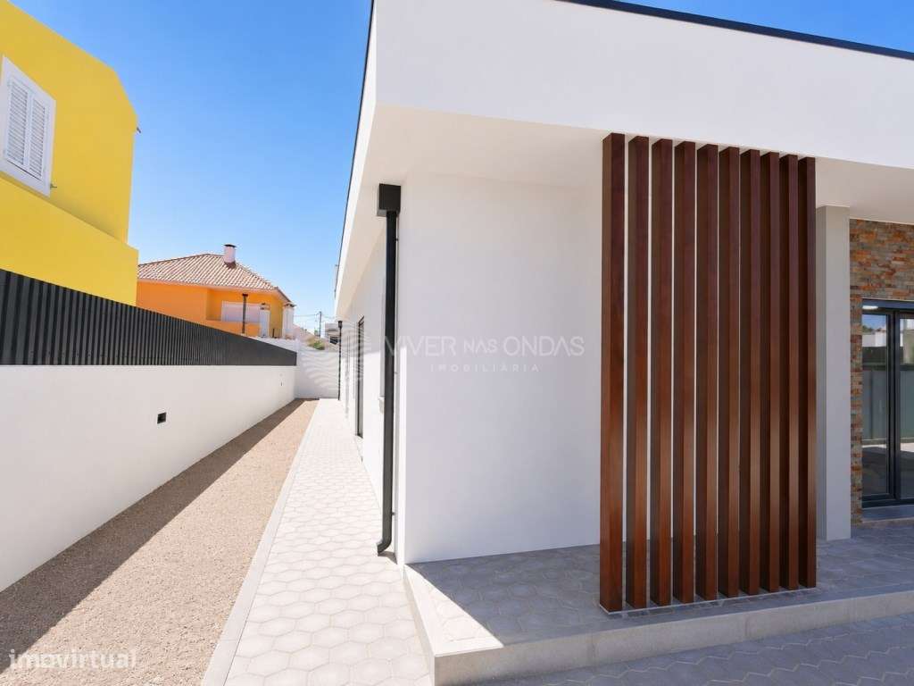 Oferta da Escritura | Moradia T3+1 Térrea com 307 m² em Fernão Ferro-28