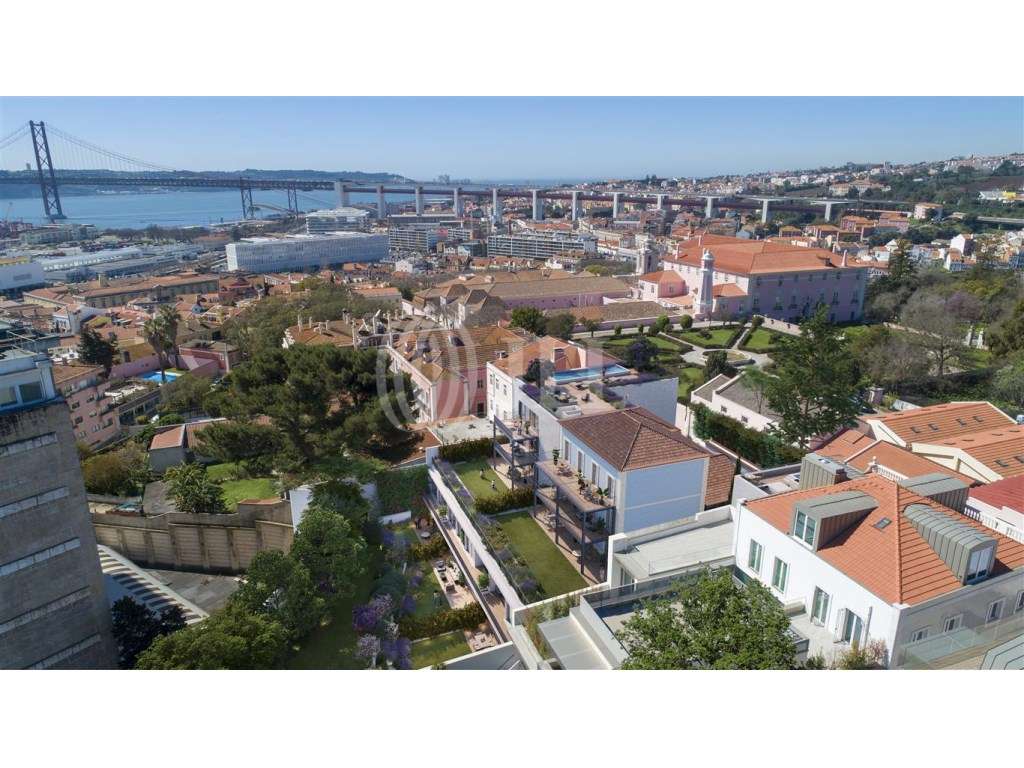 Apartamento T2 com varanda, no Real Calçada, em Lisboa-14