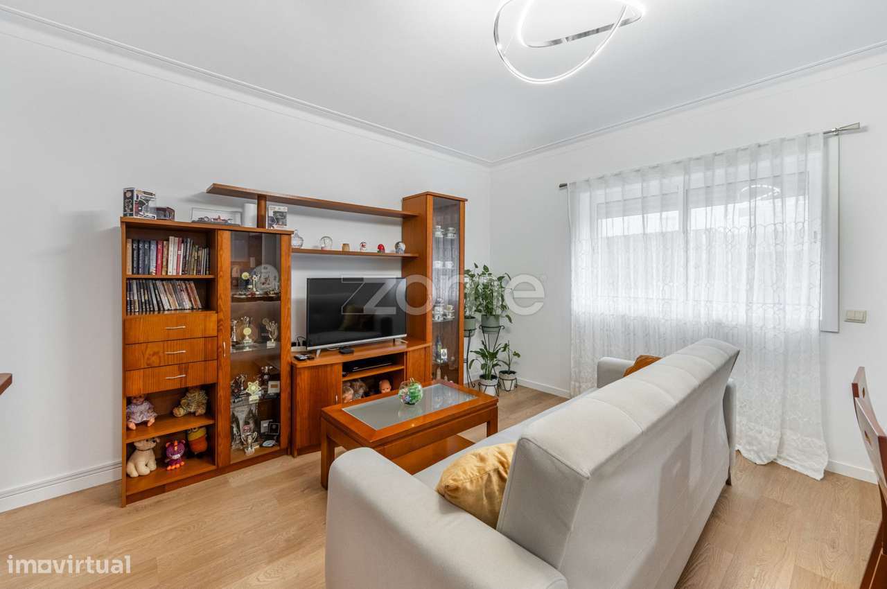 T2+1 renovado - Mafamude e Vilar do Paraíso - Grande imagem: 4/16