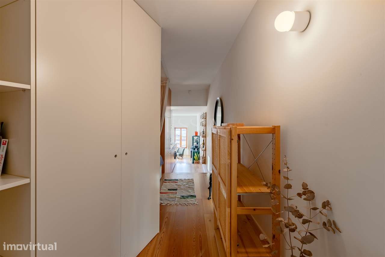 Apartamento T1 com Vista Rio na Alfândega do Porto-13