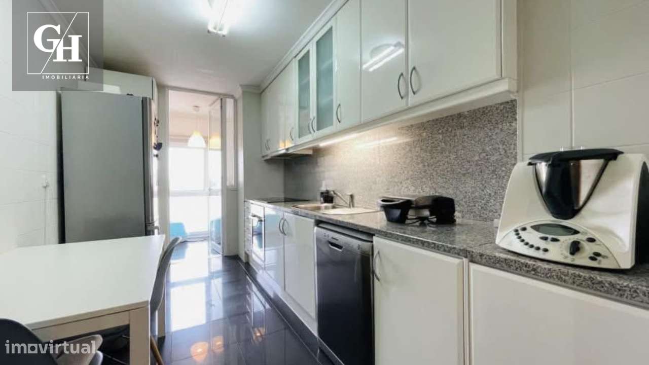 Apartamento T4 no Vinhal, com garagem fechada e vistas desafogadas-8