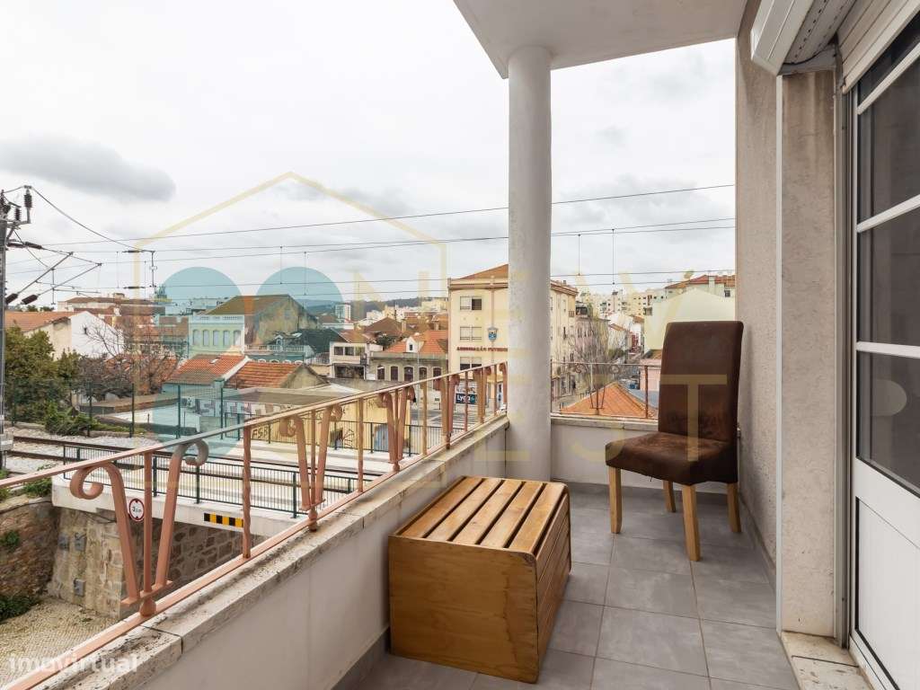 Apartamento T2+1 com excelente luz natural, varanda e logradouro co...-10