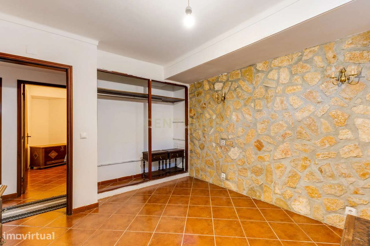 Moradia T5 com Jardim e Vista para o Rio em Venda de São José, Alberga-8