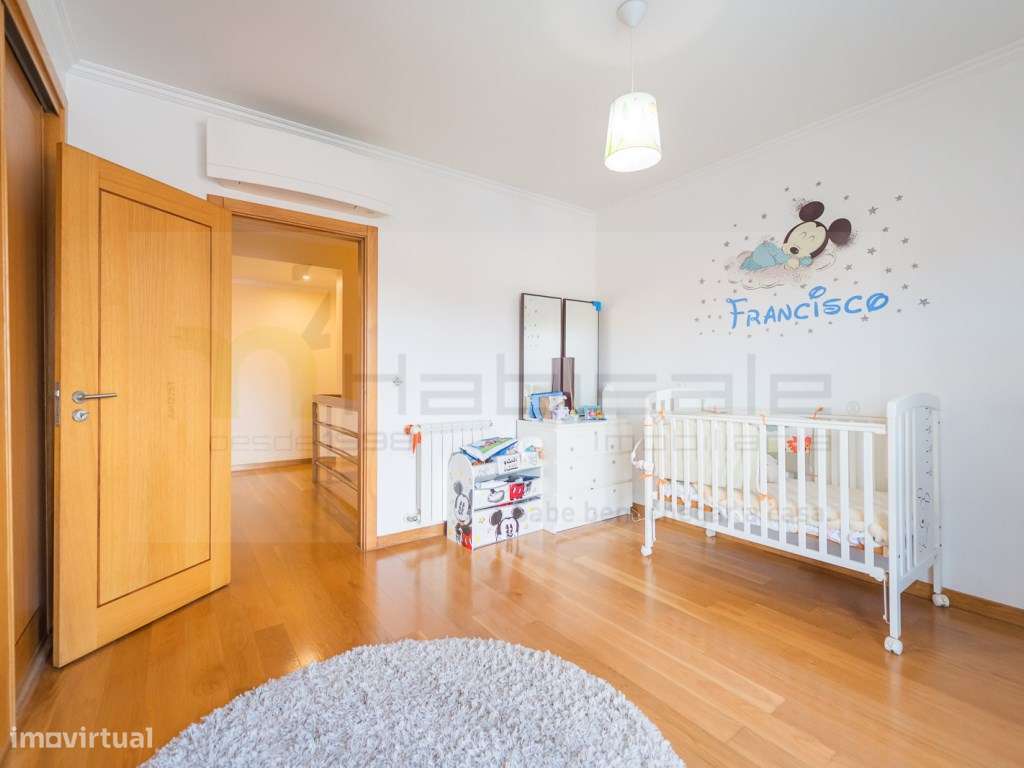 Moradia T5 com Jardim, Garagem ampla e Espaço para Piscina-23