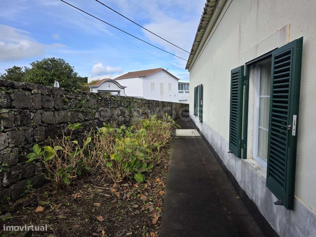 Moradia T3 nas Capelas com Terreno com Viabilidade de Construção-6