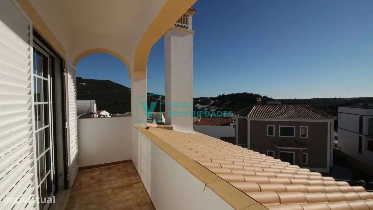 Moradia T7 com piscina e garagem em Loulé-12