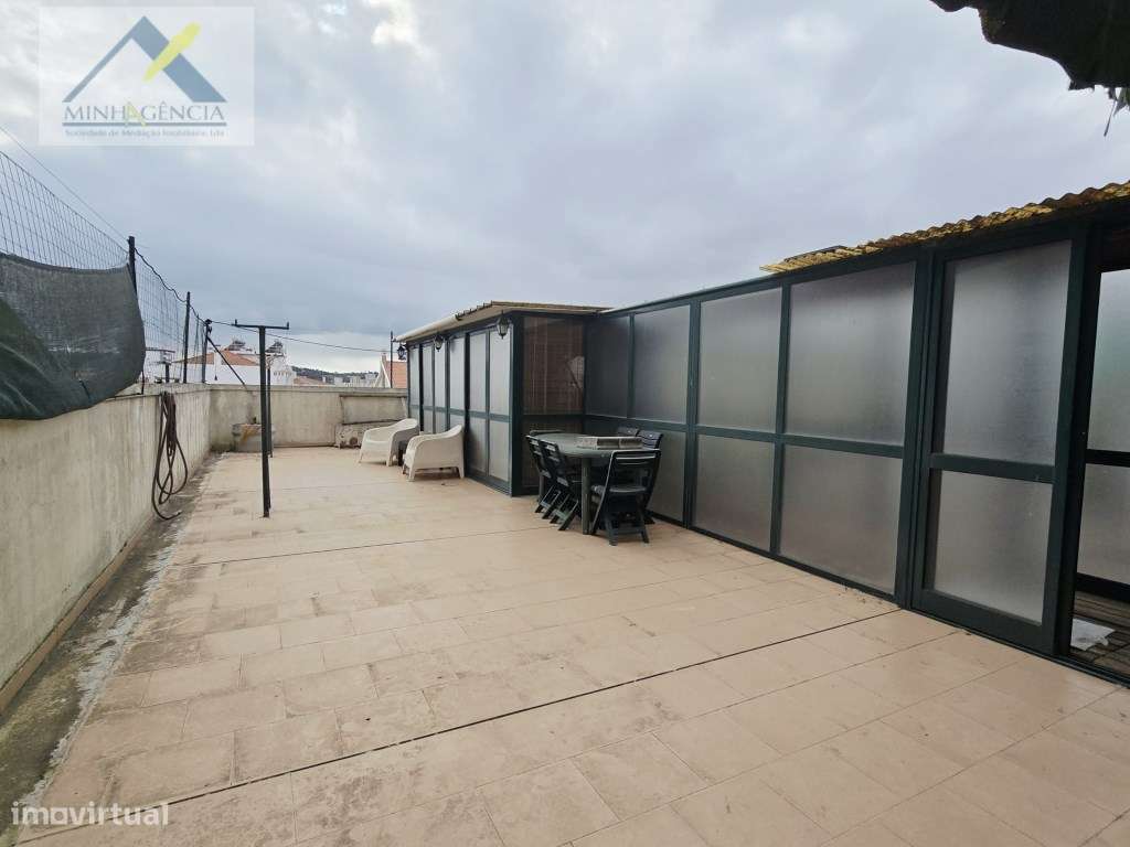 Apartamento T3 com terraço e garagem no Bairro Dias em Setúbal-32