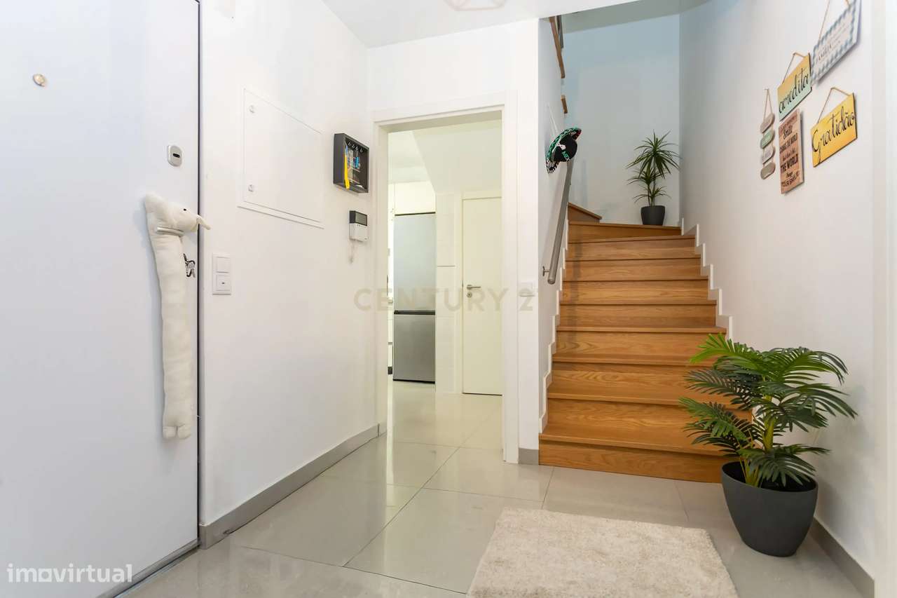 Moradia em banda T3 no Alto do Moinho-14