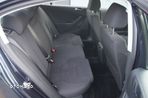 Volkswagen Passat 1.9 TDI Highline - 9