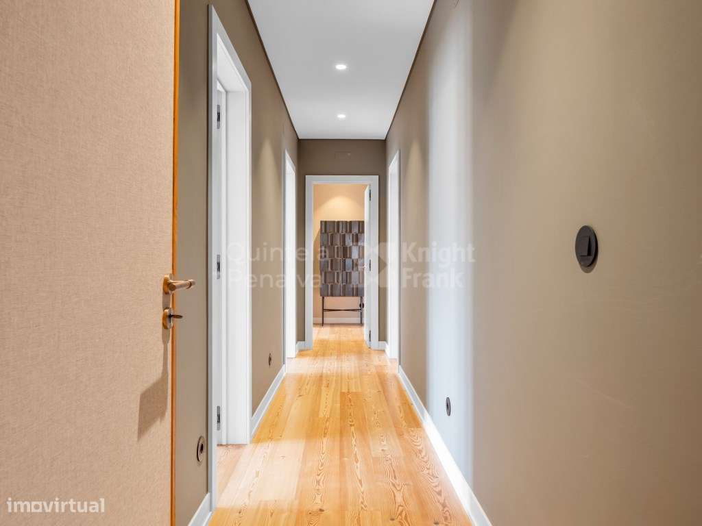 Apartamento T4 com terraço privativo nas Avenidas novas, Lisboa-11