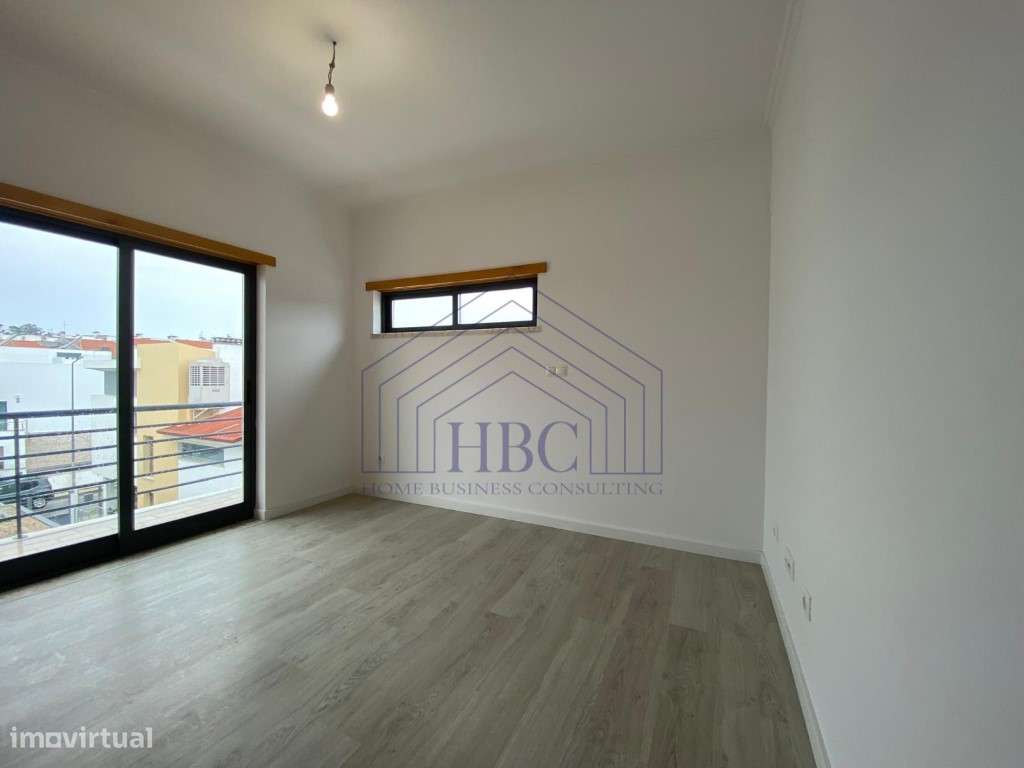 Moradia T5 Moderna e Remodelada no Feijó - Espaço, Conforto e Exclu...-32