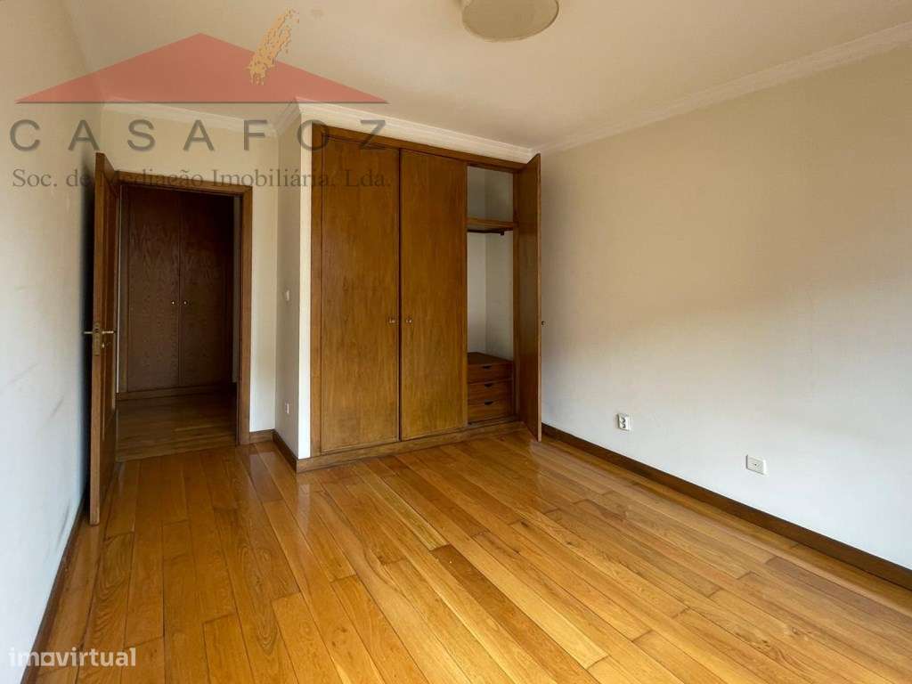 Venda Apartamento T2 em ótimo estado na Rua Lidador-23