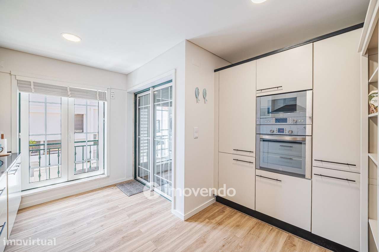 Apartamento T3 com garagem, em condomínio com piscina, em Bicesse-13