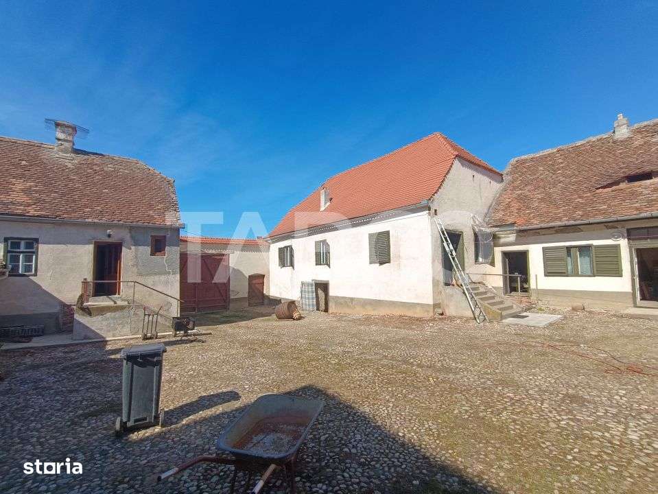 Casa de patrimoniu cu teren arhitectura saseasca sat Nou judetul Sibiu - Imagine principală: 4/19