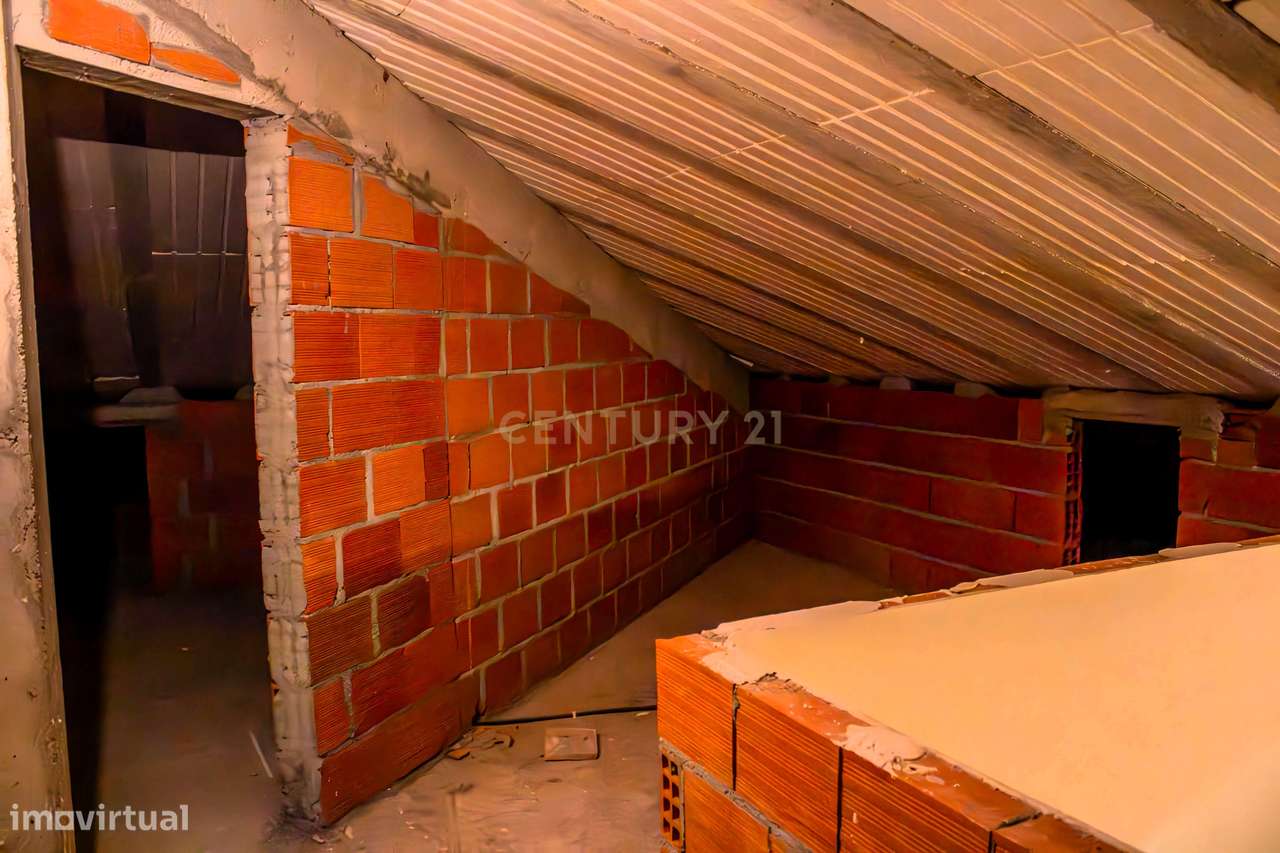 Moradia moderna | 3 pisos | Vila Nova Foz Côa-57