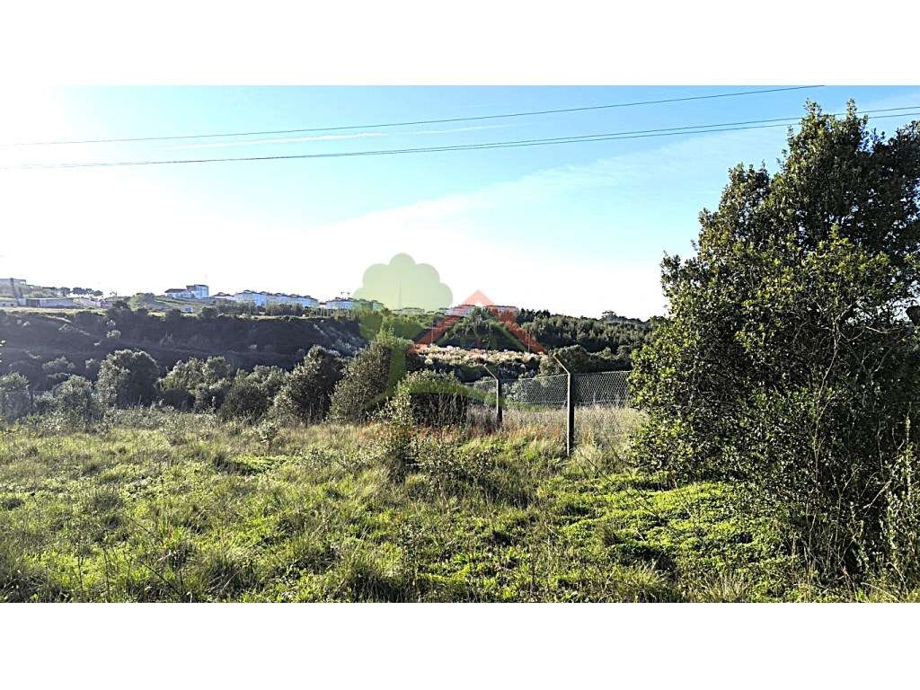 Terreno urbano para construção de 4 moradias com PIP-15