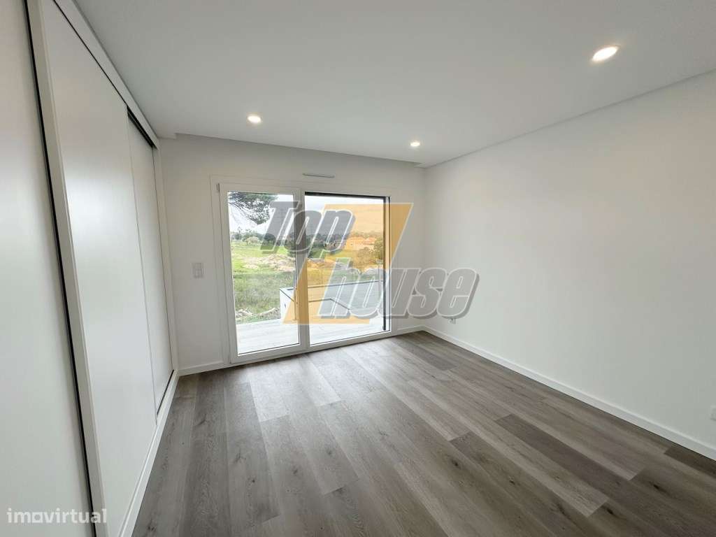 Moradia Isolada T4 Sobreda-17