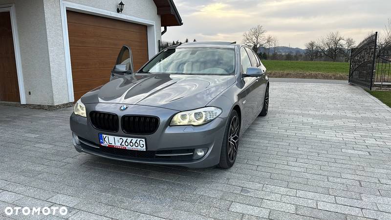 BMW Seria 5 525d xDrive - 10