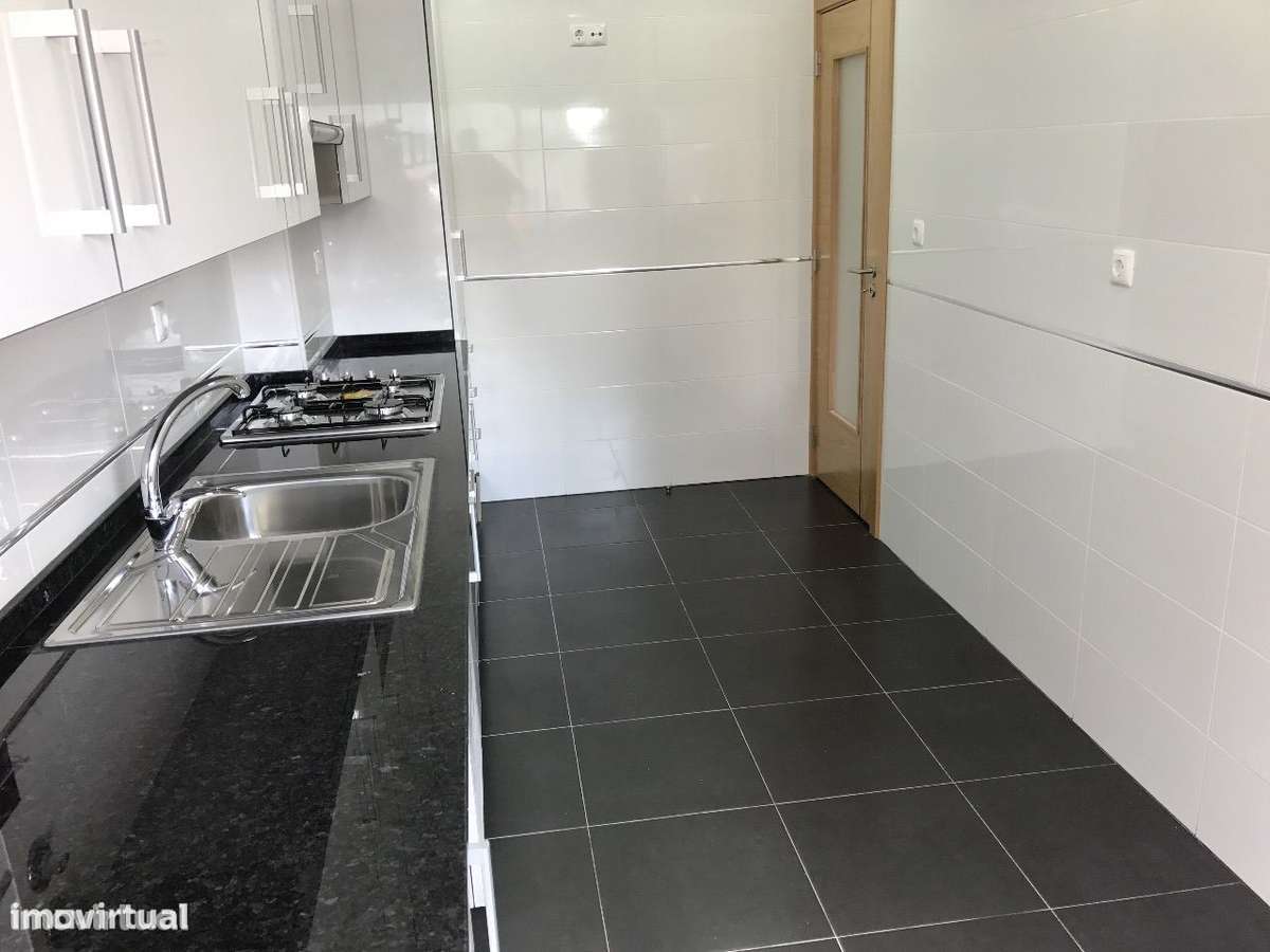 Excelente T2 Remodelado Benfica AV uruguai - Grande imagem: 2/60