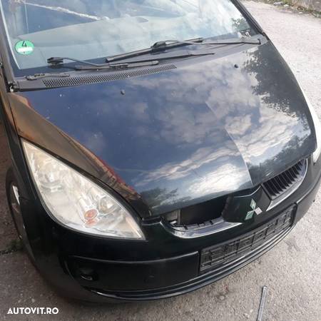 Far dreapta Mitsubishi Colt - 1