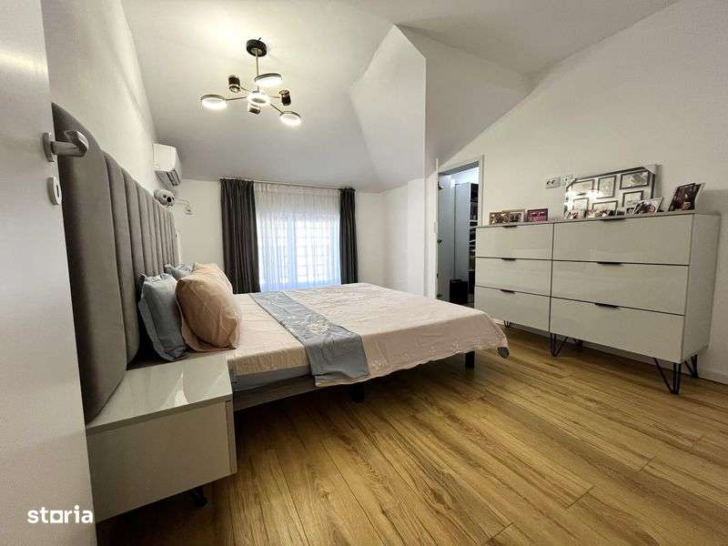 Mutare rapida apartament de vanzare 3 camera, pod, 4 locuri de parcare
