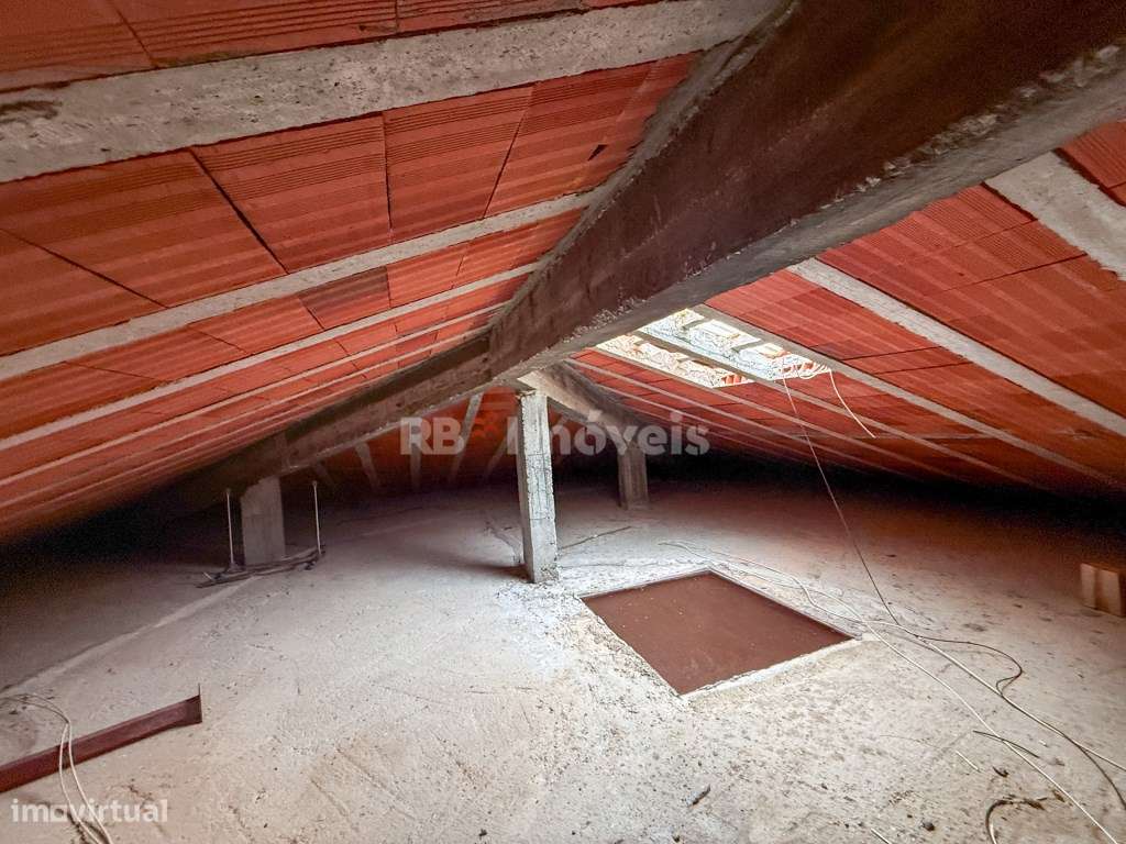 Moradia T5 com cave e espaço exterior em Minde - Grande imagem: 2/60