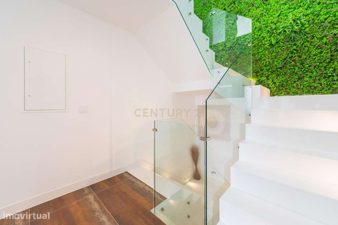 Excelente moradia geminada V4 em Urbanização nova na zona de Albarraqu-37