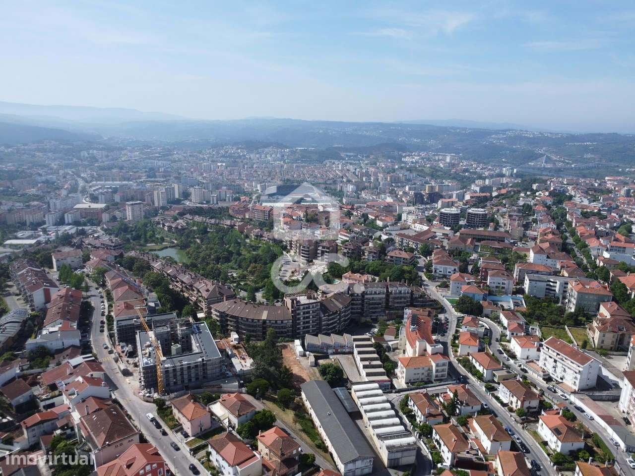 Moradia totalmente remodelada com 6 apartamentos T2 junto à Dias da Si-35