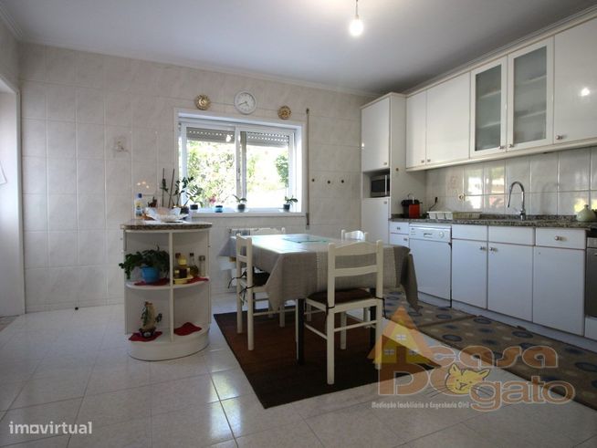 Moradia de 3 frentes com excelente luminosidade-21