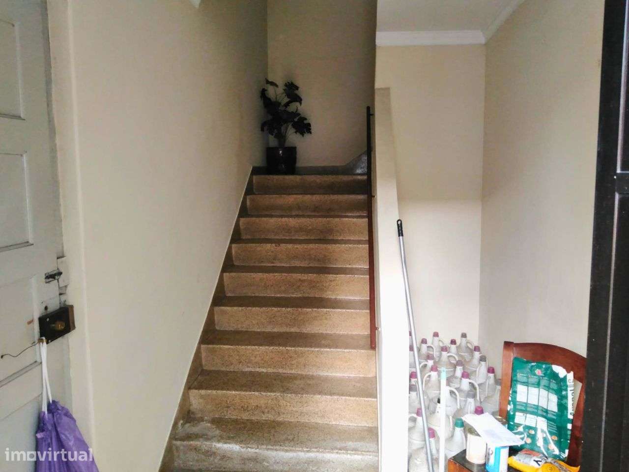 Moradia com 2 pisos a necessitar de obras de melhoramento. - Grande imagem: 5/19