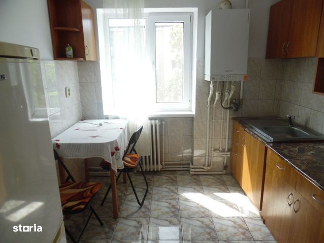 Inchiriez apartament 2 camere Deva, zona Piata Centrala, et 3 mobilat