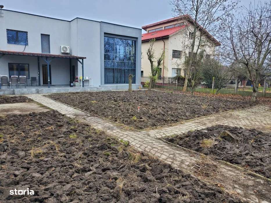 Casa, 350mp utili, 5 camere, centrala proprie, 4 parcari, Otopeni-1