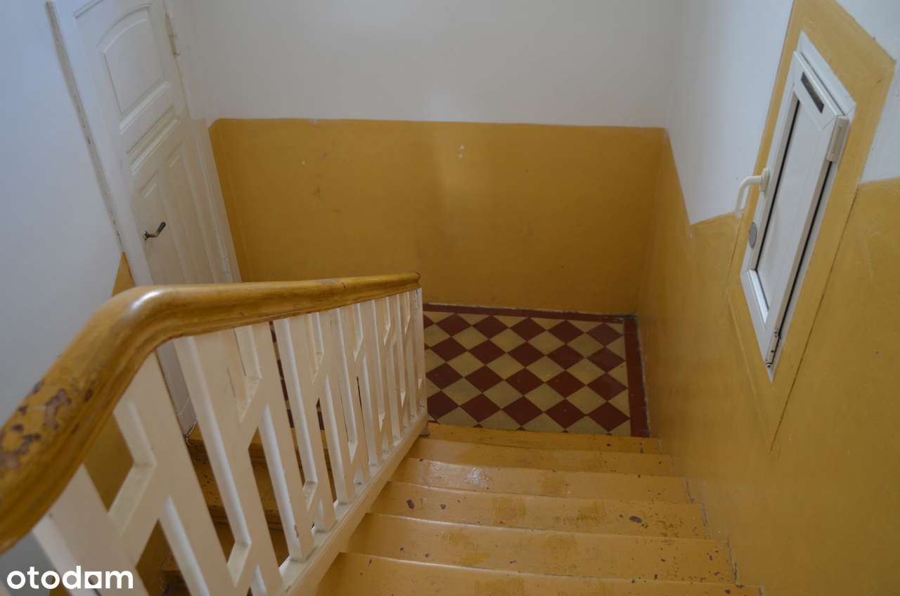 Piękna architektonicznie willa z działką i 2 garażami-11