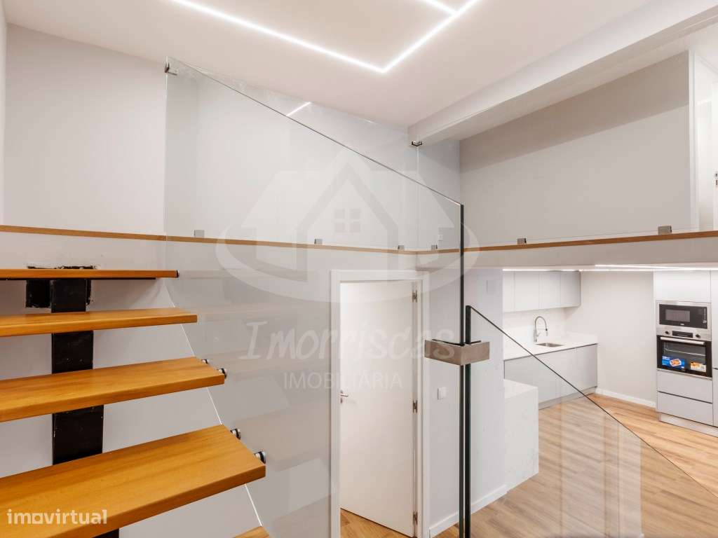 T3 Duplex Remodelado com Entrada Independente no Centro de Sacavém-14